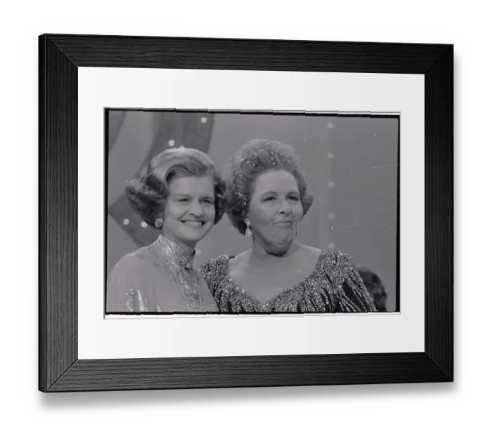 Framed Print : Kate and Betty Chat Framed Print : Kate and Betty Chat