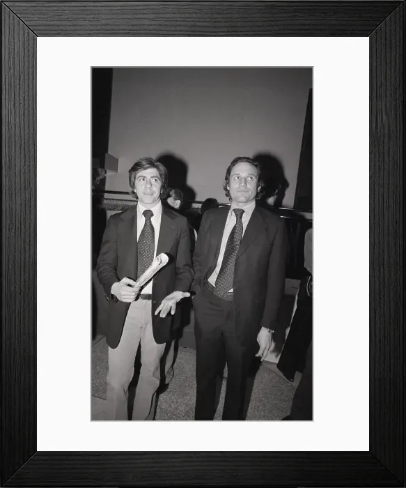 Framed Print : Washington Post Reporters At Movie Prem Framed Print : Washington Post Reporters At Movie Prem