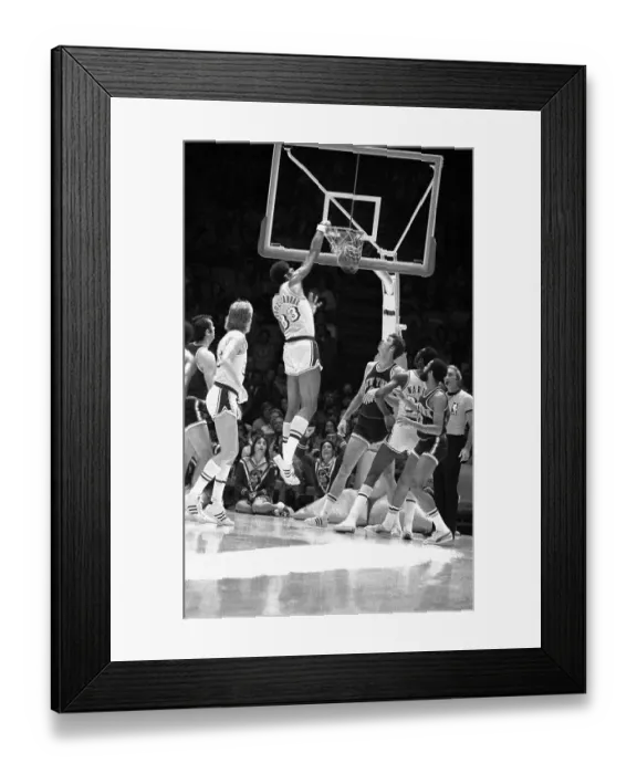 Framed Print : Kareem Abdul-Jabbar Goes for Slam-Dunk Framed Print : Kareem Abdul-Jabbar Goes for Slam-Dunk