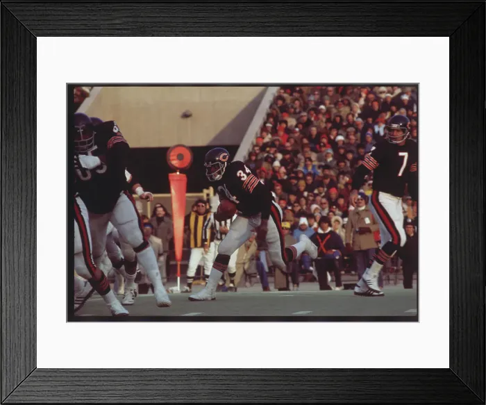 Framed Print : Walter Payton Running with Football Framed Print : Walter Payton Running with Football