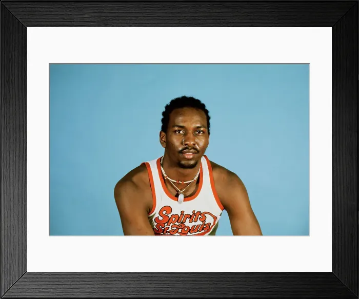 Framed Print : Portrait of Moses Malone Framed Print : Portrait of Moses Malone
