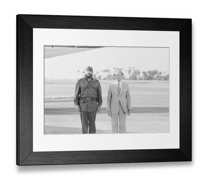 Framed Print : Fidel Castro Walking With Pierre Trudeau Framed Print : Fidel Castro Walking With Pierre Trudeau