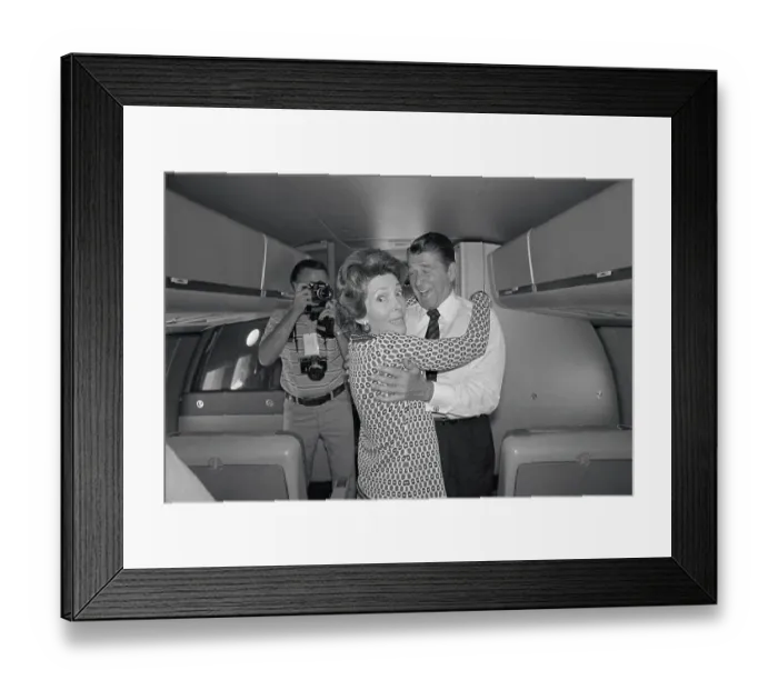 Framed Print : Ronald and Nancy Reagan Embracing Framed Print : Ronald and Nancy Reagan Embracing