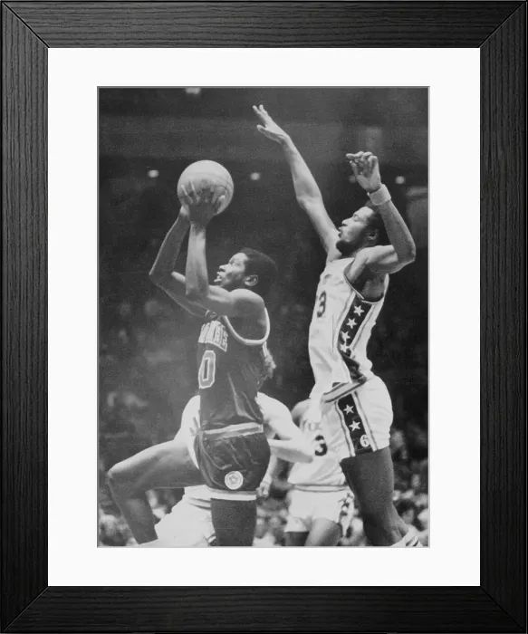 Framed Print : Bob Dandridge Shooting in Front of Joe Bryant Framed Print : Bob Dandridge Shooting in Front of Joe Bryant