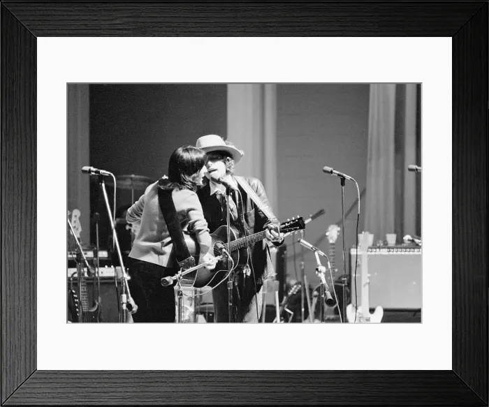 Framed Print : Bob Dylan and Joan Baez Singing Duet Framed Print : Bob Dylan and Joan Baez Singing Duet