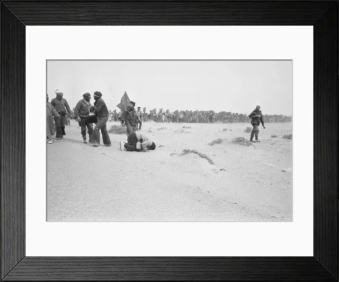 Framed Print : King Hassan Marcher Kissing Soil of the Sahara Framed Print : King Hassan Marcher Kissing Soil of the Sahara