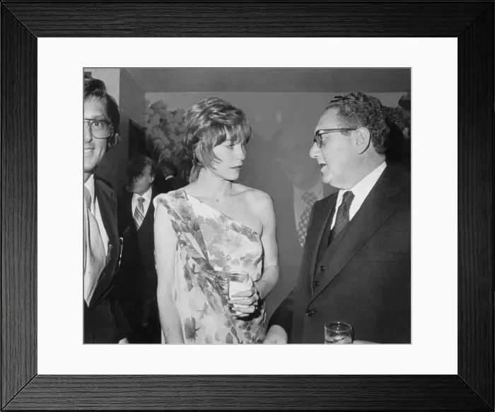 Framed Print : Henry Kissinger and Shirley MacLaine Framed Print : Henry Kissinger and Shirley MacLaine