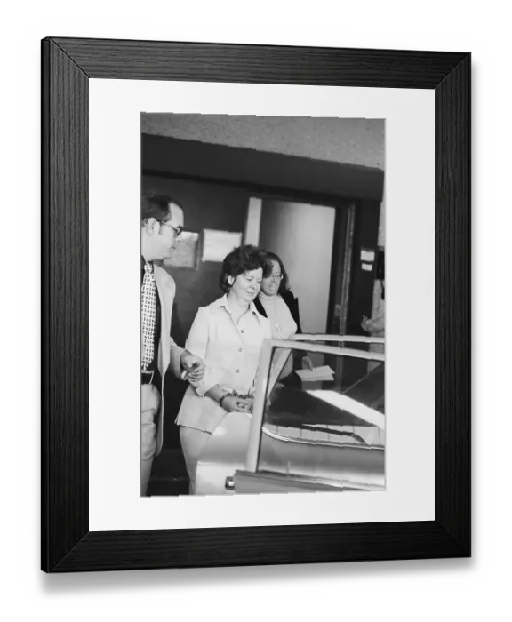 Framed Print : Sara Jane Moore Leaving Court