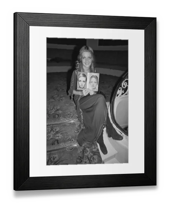 Framed Print : Shot of Twiggy at Launching of Autobiography Framed Print : Shot of Twiggy at Launching of Autobiography
