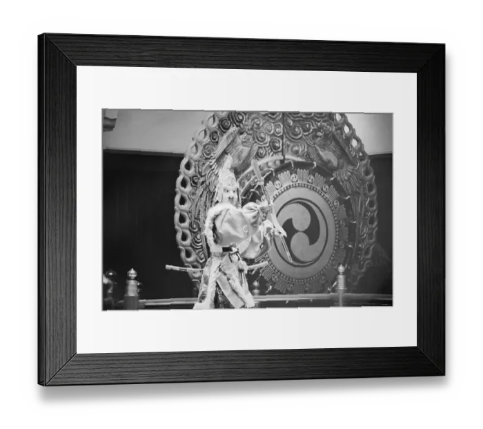 Framed Print : Portrait of Traditional Japanese Dancer Framed Print : Portrait of Traditional Japanese Dancer