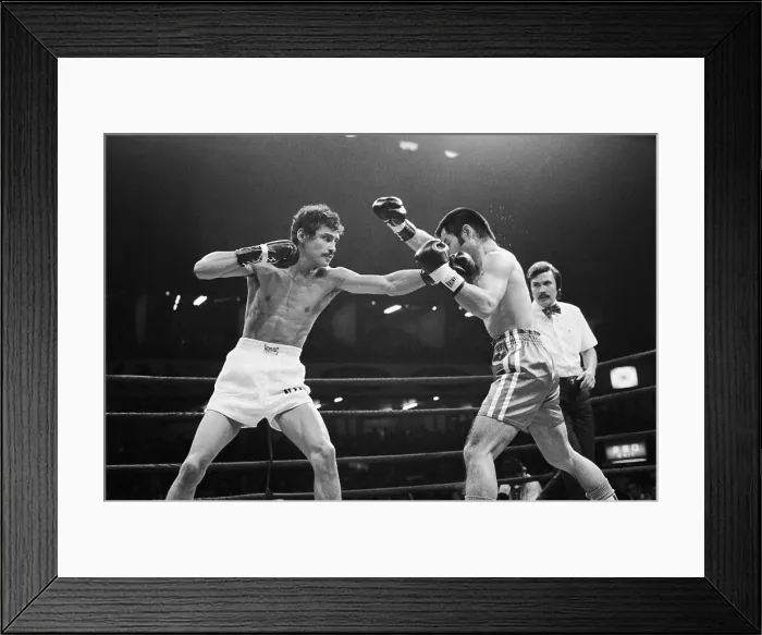 Framed Print : Alexis Arguello Landing a Punch on Royal Kobayashi Framed Print : Alexis Arguello Landing a Punch on Royal Kobayashi