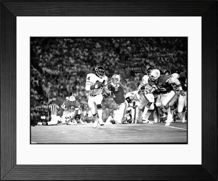 Framed Print : Chicago's Walter Payton Brushes by Miami's Defense Framed Print : Chicago's Walter Payton Brushes by Miami's Defense
