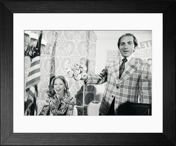 Framed Print : Johnny Bench Holding Seven Baseballs Framed Print : Johnny Bench Holding Seven Baseballs