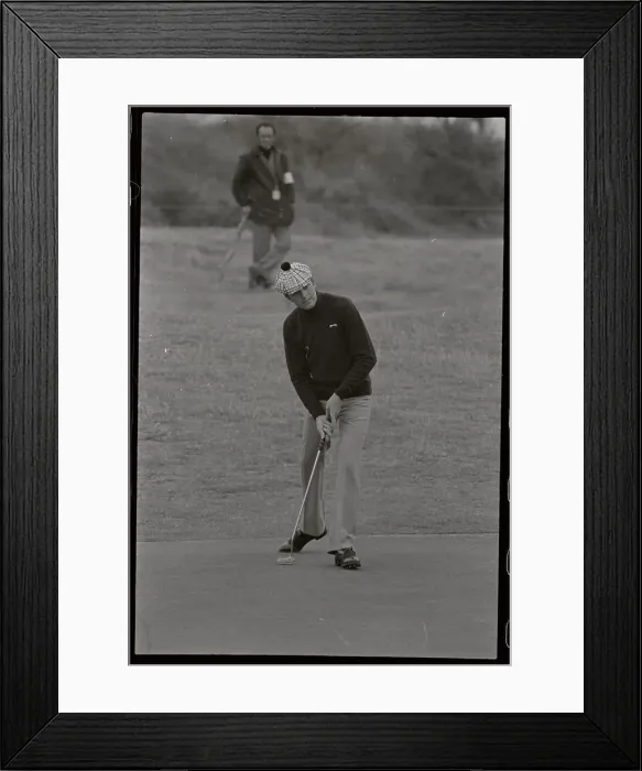 Framed Print : Bobby Cole Putting Framed Print : Bobby Cole Putting