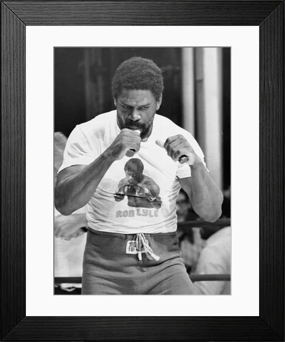 Framed Print : Ron Lyle takes a light workout on the final day of training before his Framed Print : Ron Lyle takes a light workout on the final day of training before his