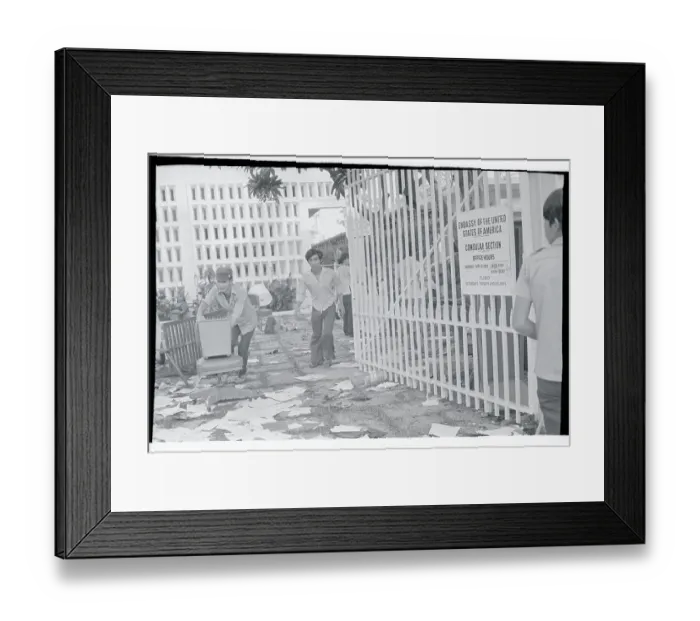 Framed Print : Looters at Saigon's United States Embassy Framed Print : Looters at Saigon's United States Embassy