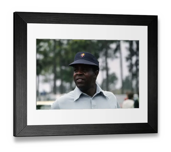 Framed Print : Portrait of Lee Elder Framed Print : Portrait of Lee Elder