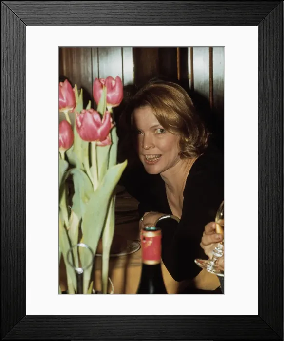 Framed Print : Ellen Burstyn With Tulips Framed Print : Ellen Burstyn With Tulips