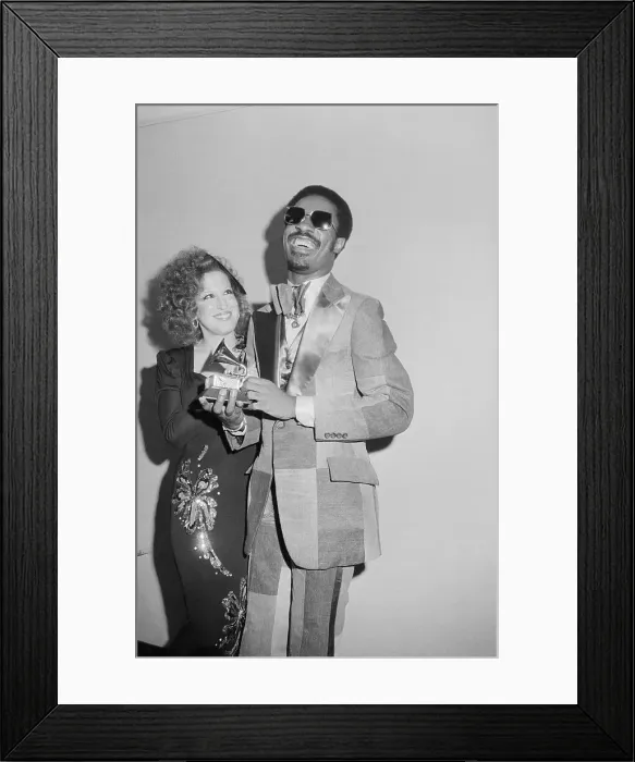 Framed Print : Bette Midler Presents Stevie Wonder with Grammy Award Framed Print : Bette Midler Presents Stevie Wonder with Grammy Award