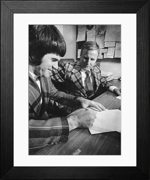 Framed Print : Pete Rose signing contract Framed Print : Pete Rose signing contract