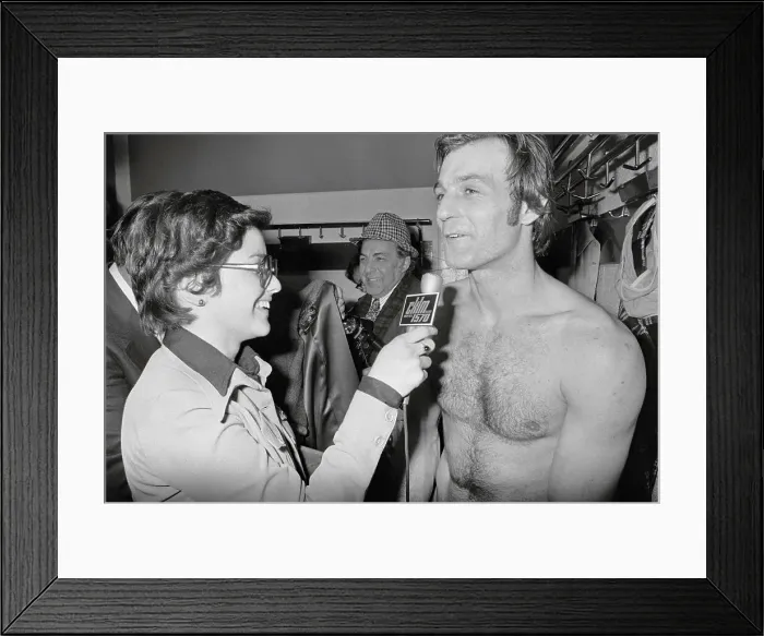 Framed Print : Guy Lafleur Speaking with Marcelle St. Cyr Framed Print : Guy Lafleur Speaking with Marcelle St. Cyr