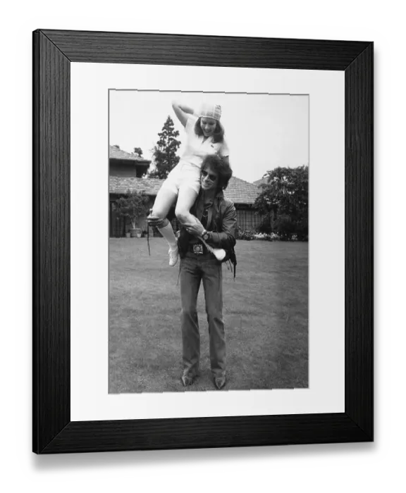 Framed Print : Carrie Fisher on Warren Beatty's Shoulder Framed Print : Carrie Fisher on Warren Beatty's Shoulder