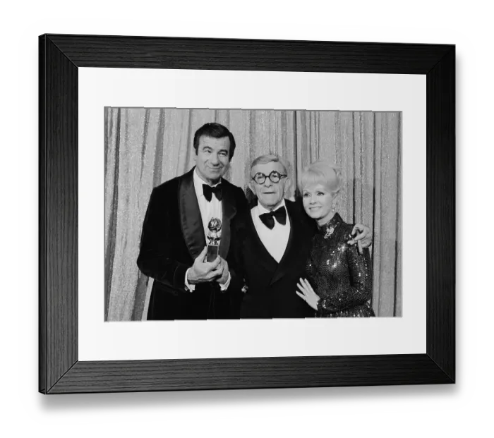 Framed Print : George Burns and Walter Matthau with Trophy Framed Print : George Burns and Walter Matthau with Trophy