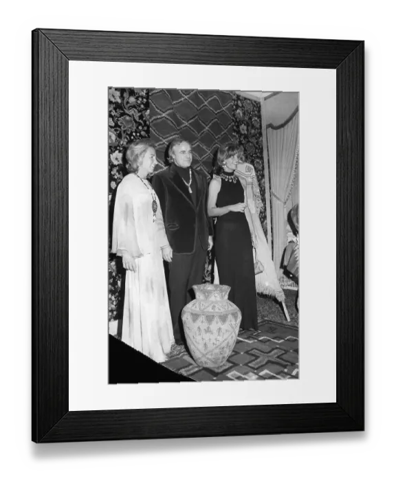 Framed Print : Marlon Brando with Kennedy Women Framed Print : Marlon Brando with Kennedy Women
