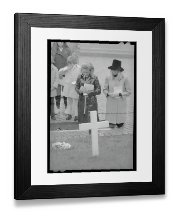 Framed Print : Ethel Kennedy and Family Members at Robert F. Kennedy Gravesite Framed Print : Ethel Kennedy and Family Members at Robert F. Kennedy Gravesite