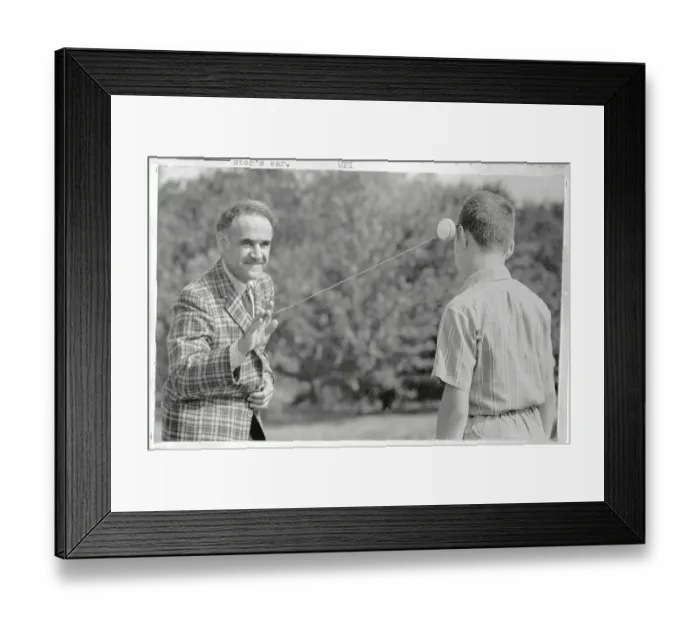 Framed Print : Larry Sayce, yoyo Champion Framed Print : Larry Sayce, yoyo Champion