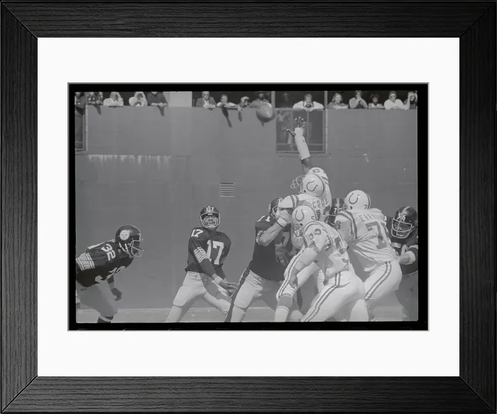 Framed Print : Joe Gilliam Throwing Football Framed Print : Joe Gilliam Throwing Football