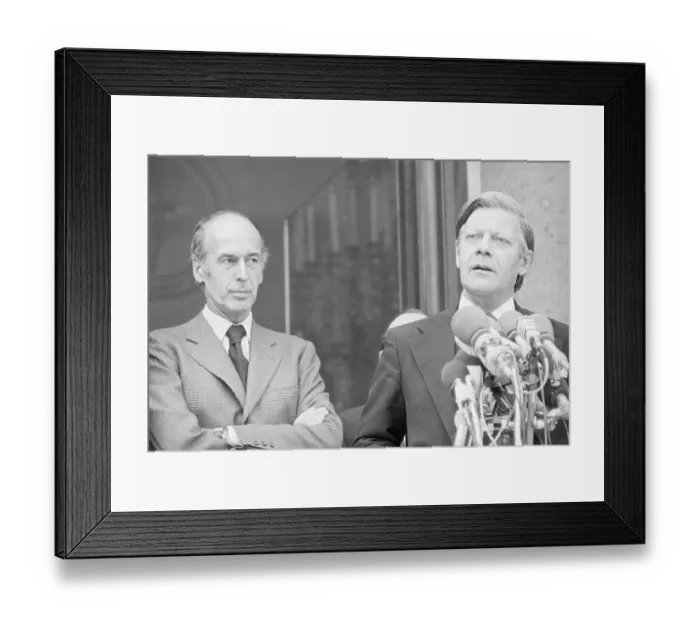 Framed Print : Valery Giscard D'Estaing and Helmut Schmidt Framed Print : Valery Giscard D'Estaing and Helmut Schmidt