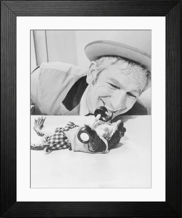 Framed Print : Bill Steed Watching Frog Lifting Weights Framed Print : Bill Steed Watching Frog Lifting Weights