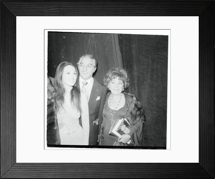 Framed Print : Marlo Thomas Posing with Parents Framed Print : Marlo Thomas Posing with Parents