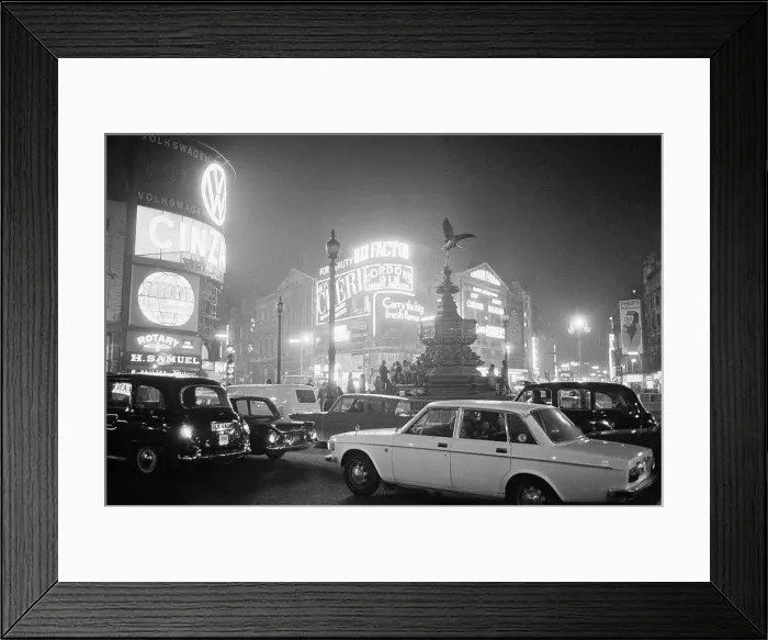 Framed Print : View of Piccadilly Circus Lit up at Night