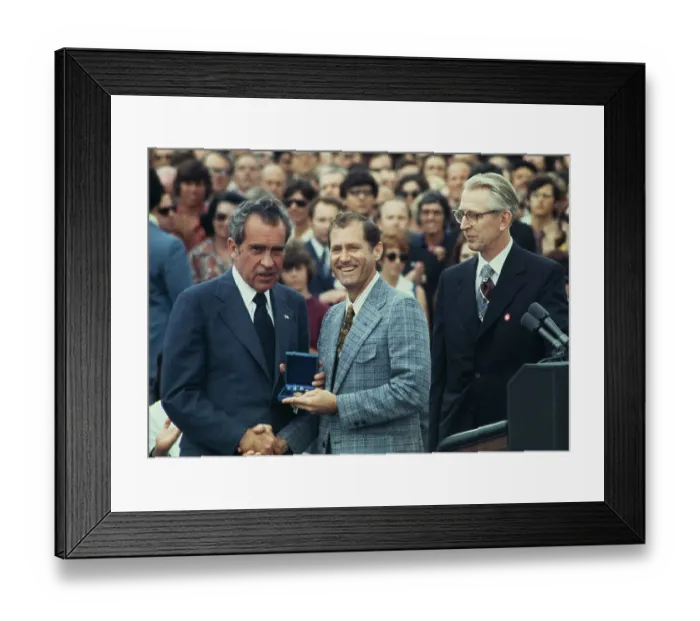 Framed Print : President Nixon And Astronaut William Pogue Framed Print : President Nixon And Astronaut William Pogue