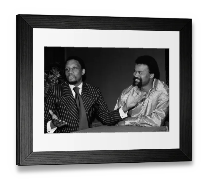 Framed Print : Dick Barnett with Carter Campbell Framed Print : Dick Barnett with Carter Campbell