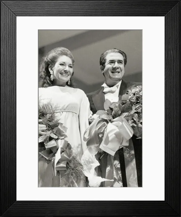 Framed Print : Maria Callas on Stage with Giuseppe Di Stefano Framed Print : Maria Callas on Stage with Giuseppe Di Stefano