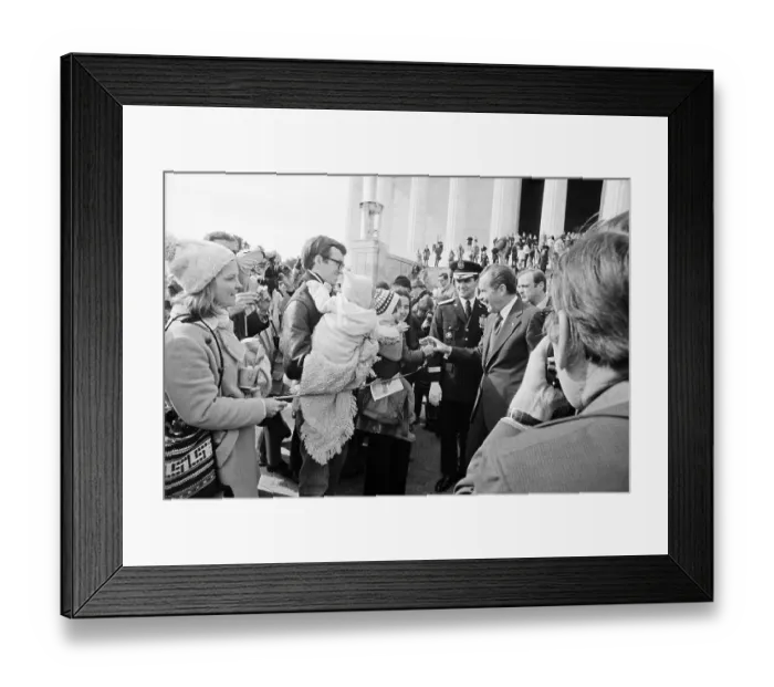 Framed Print : Pres. Nixon At The Lincoln Memorial Framed Print : Pres. Nixon At The Lincoln Memorial