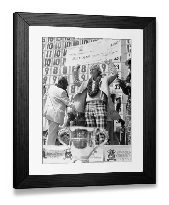 Framed Print : Jack Nicklaus Holds His Winnings Framed Print : Jack Nicklaus Holds His Winnings
