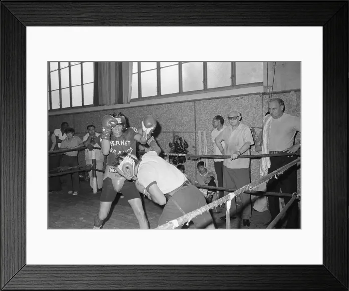Framed Print : Carlos Monzon Sparring In The Ring Framed Print : Carlos Monzon Sparring In The Ring