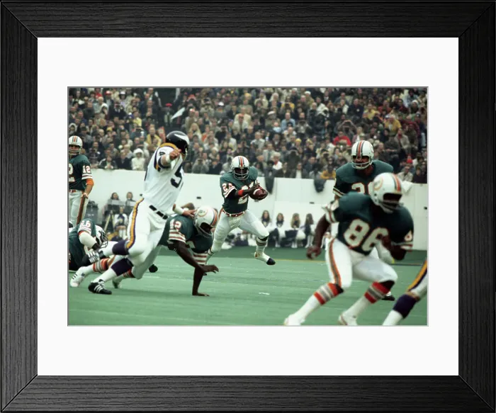 Framed Print : Mercury Morris Running with Ball