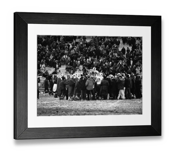 Framed Print : O.J. Simpson Becomes First 2, 00-Yard Rusher Framed Print : O.J. Simpson Becomes First 2, 00-Yard Rusher