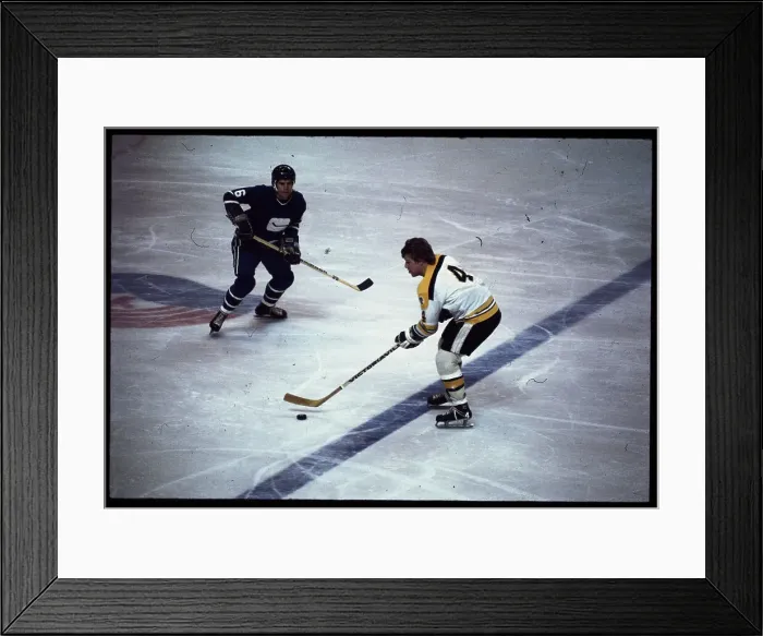Framed Print : Bobby Orr in Game, Skating With Puck Framed Print : Bobby Orr in Game, Skating With Puck