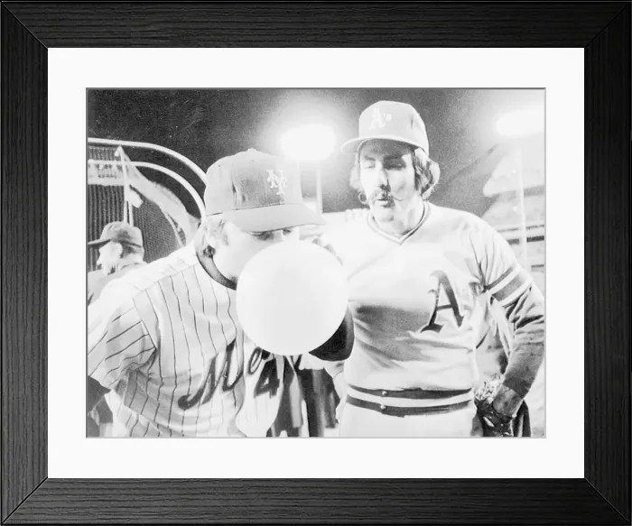 Framed Print : Tug McGraw Blows Bubble-Gum Framed Print : Tug McGraw Blows Bubble-Gum