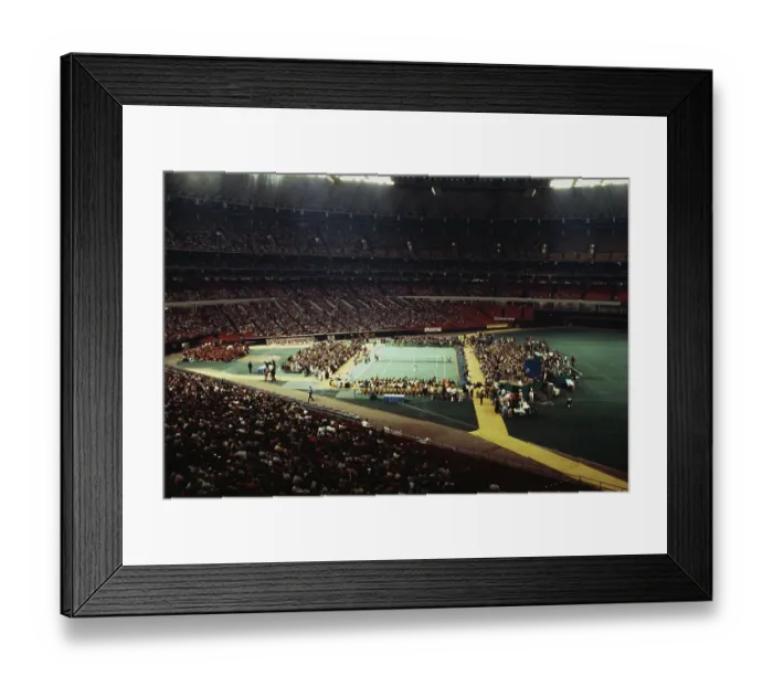 Framed Print : Billie Jean King And Bobby Riggs Compete In Battle Of The Sexes Match Framed Print : Billie Jean King And Bobby Riggs Compete In Battle Of The Sexes Match