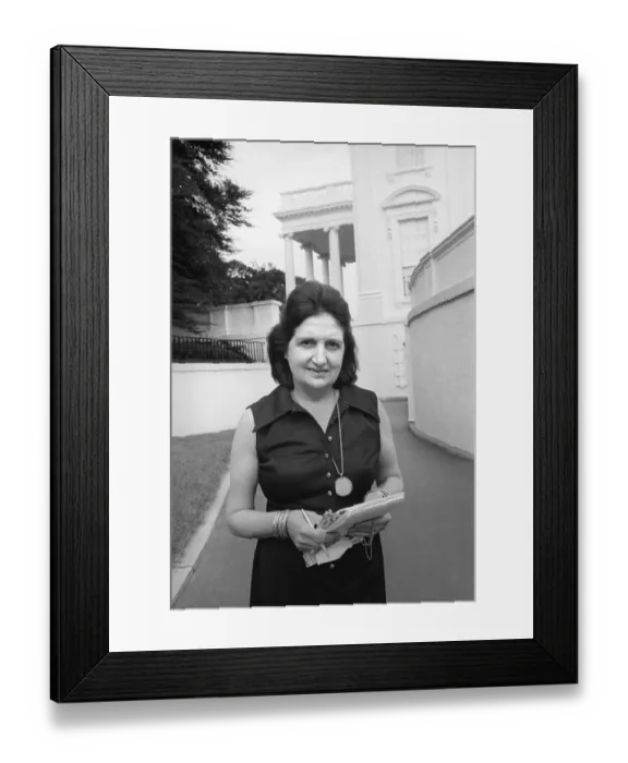 Framed Print : Close up Portrait of Helen Thomas Framed Print : Close up Portrait of Helen Thomas