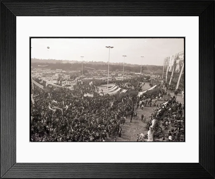 Framed Print : Crowd Gathers for Juan Peron's Return