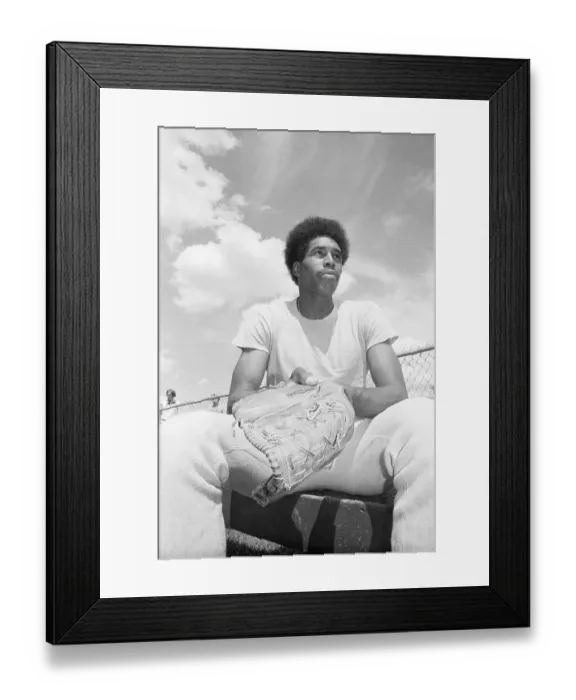 Framed Print : Dave Winfield Holding Baseball Glove Framed Print : Dave Winfield Holding Baseball Glove