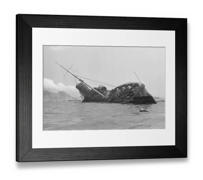 Framed Print : The Queen Elizabeth Rotts In Harbor